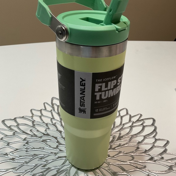 🐝 NWT Stanley Flip Straw Tumbler - Green/Yellow, 30oz - Picture 3 of 8